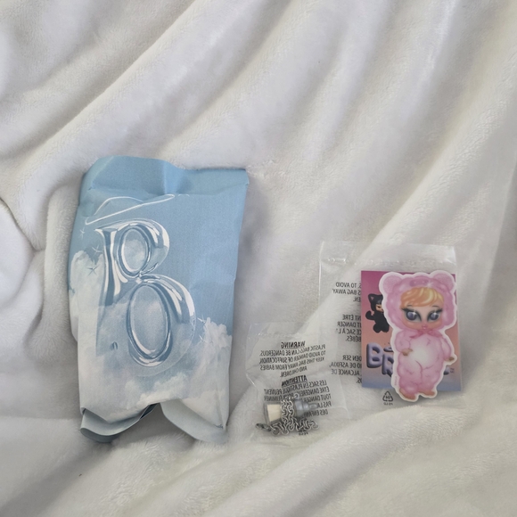 Authentic Sealed Bratz Bratziez Angel Cloe Blind Box Keychain — New, Verified - Picture 2 of 12
